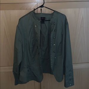 Green fashion button down (doesn’t close)